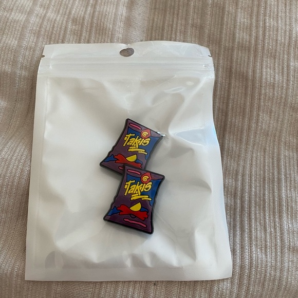 Set of 4 Takis shoe charms NEW IN PACKAGE - Picture 2 of 6